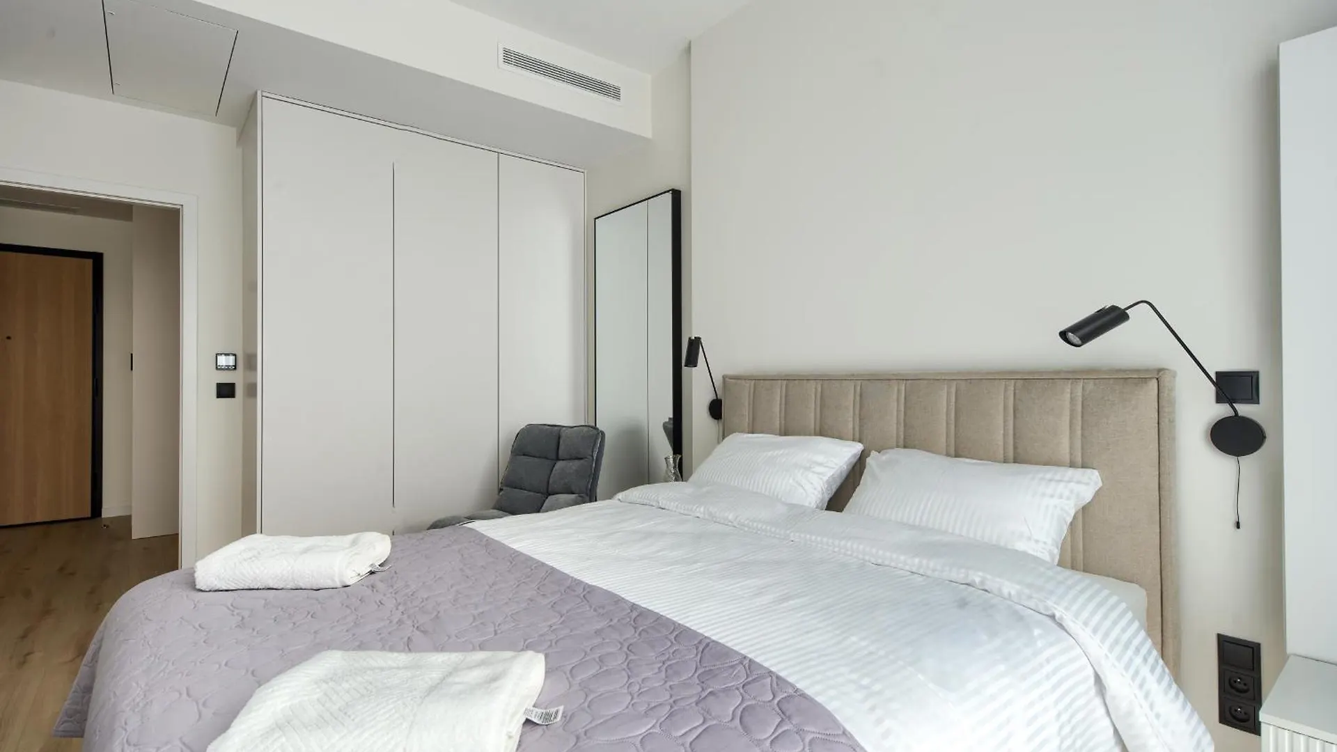 Towarowa Towers Residences Warschau Apartment